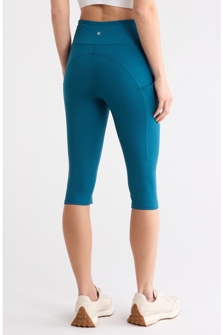 Stride Curve Capri Leggings, Alternate, color, TEAL CRYSTAL