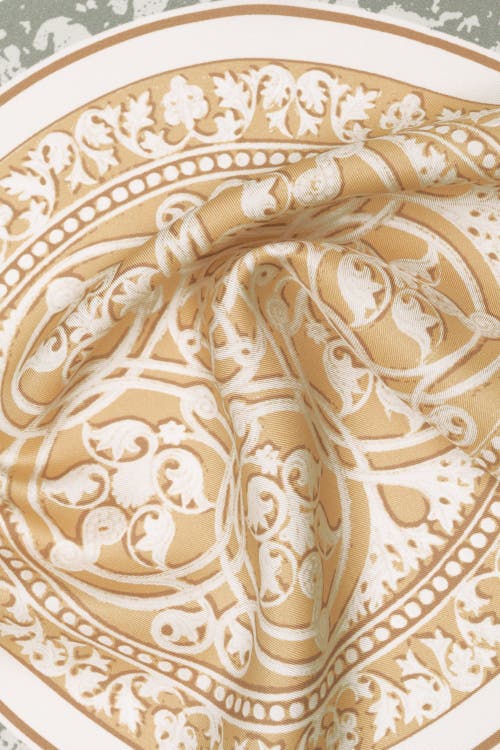 Elizabetta Noto In Green