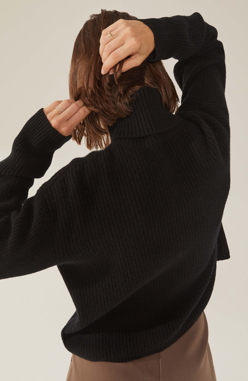 Italic Ellie Chunky Cashmere Turtleneck Sweater In Black