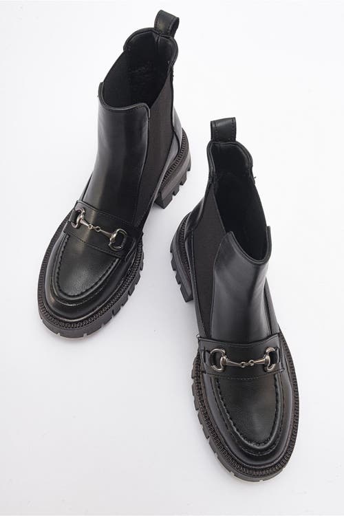 Prologue Shoes Vesper Buckled Chelsea Boot In Black