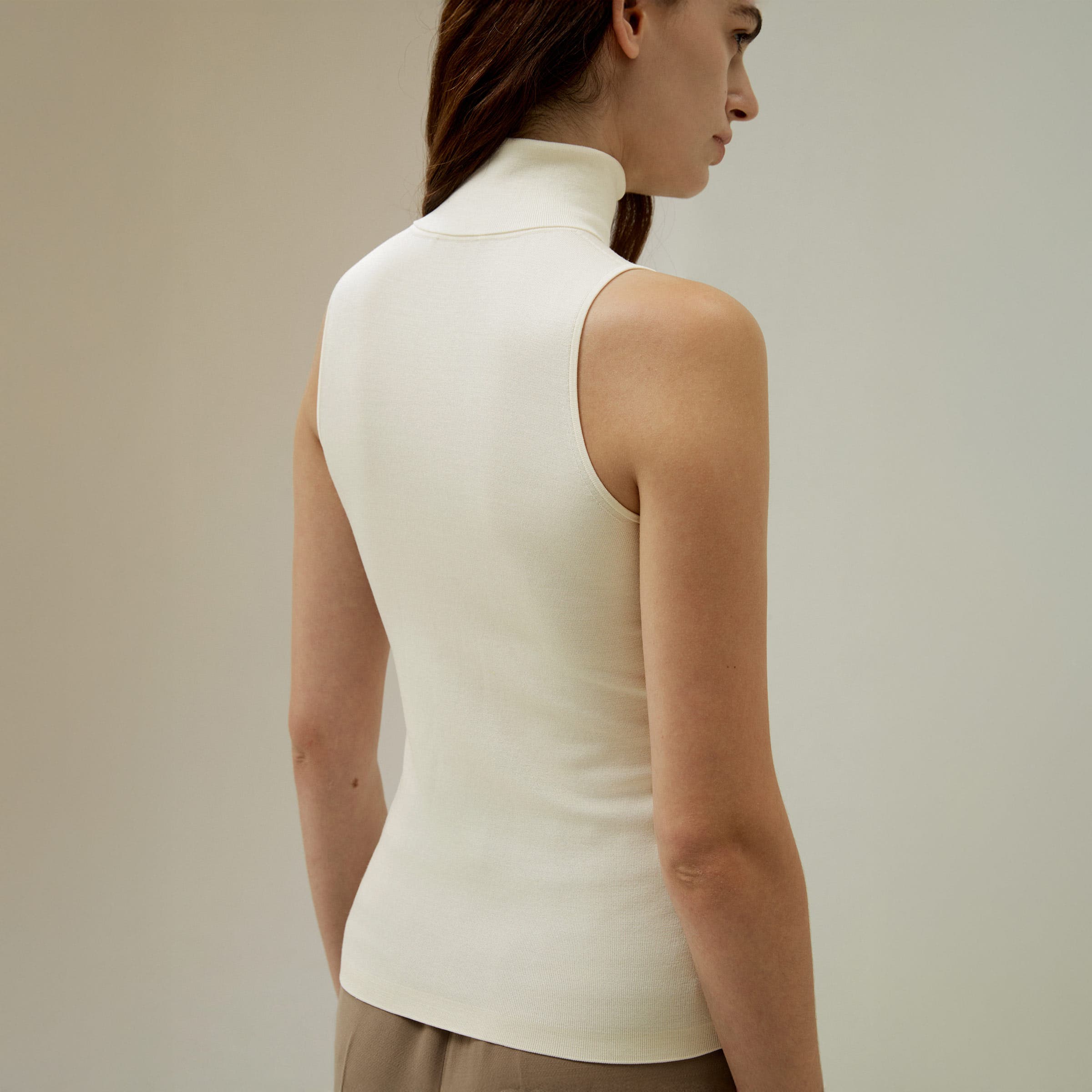 Minimalist Sleeveless Turtleneck Top - image 2