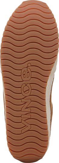 Oasis Runner Sneaker