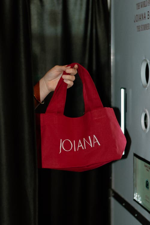 Joiana Jewelry The Everyday Tote Bag In Red