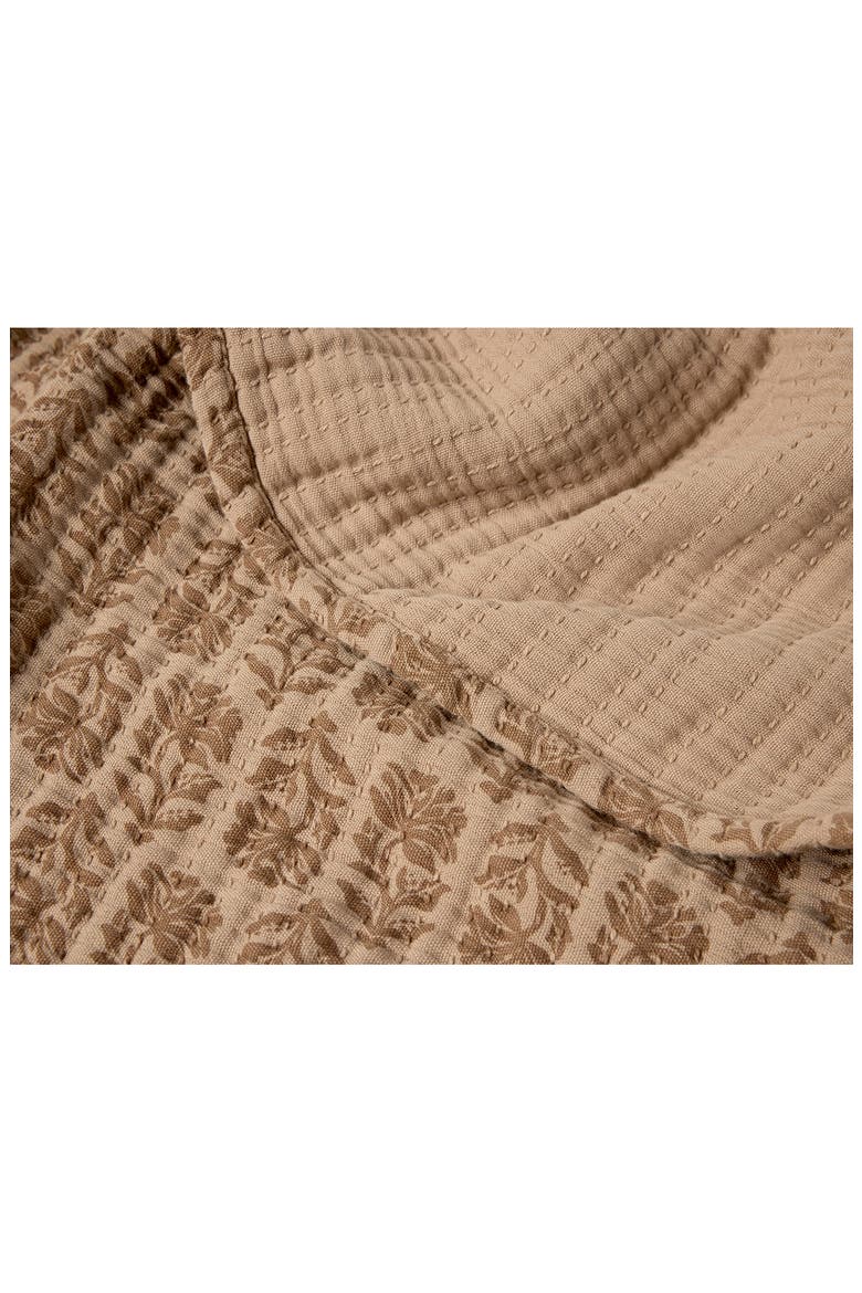 Mirada Organic Cotton Matelassé Throw Blanket, Alternate, color, FAWN CHRYSANTHEMUM
