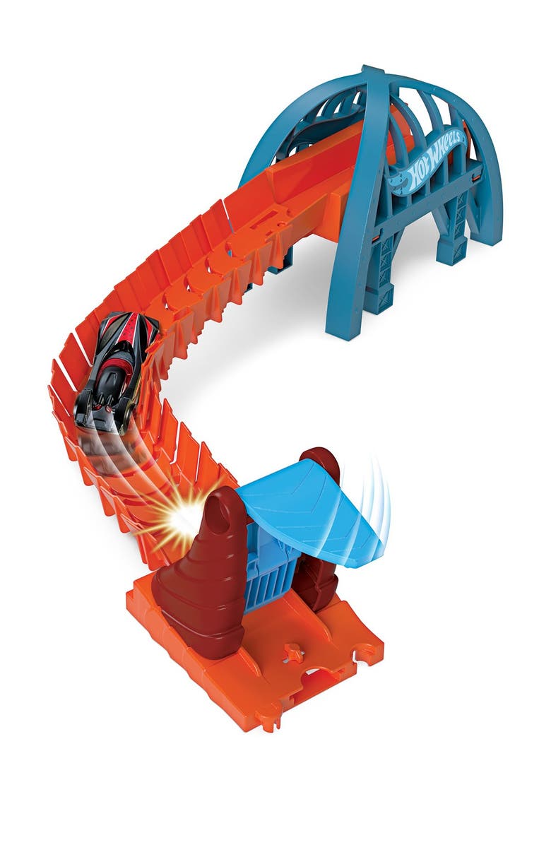 Mattel Hot Wheels<sup>®</sup> Viper Bridge Attack Play Set, Alternate, color, 
