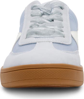 Voyage Sneaker