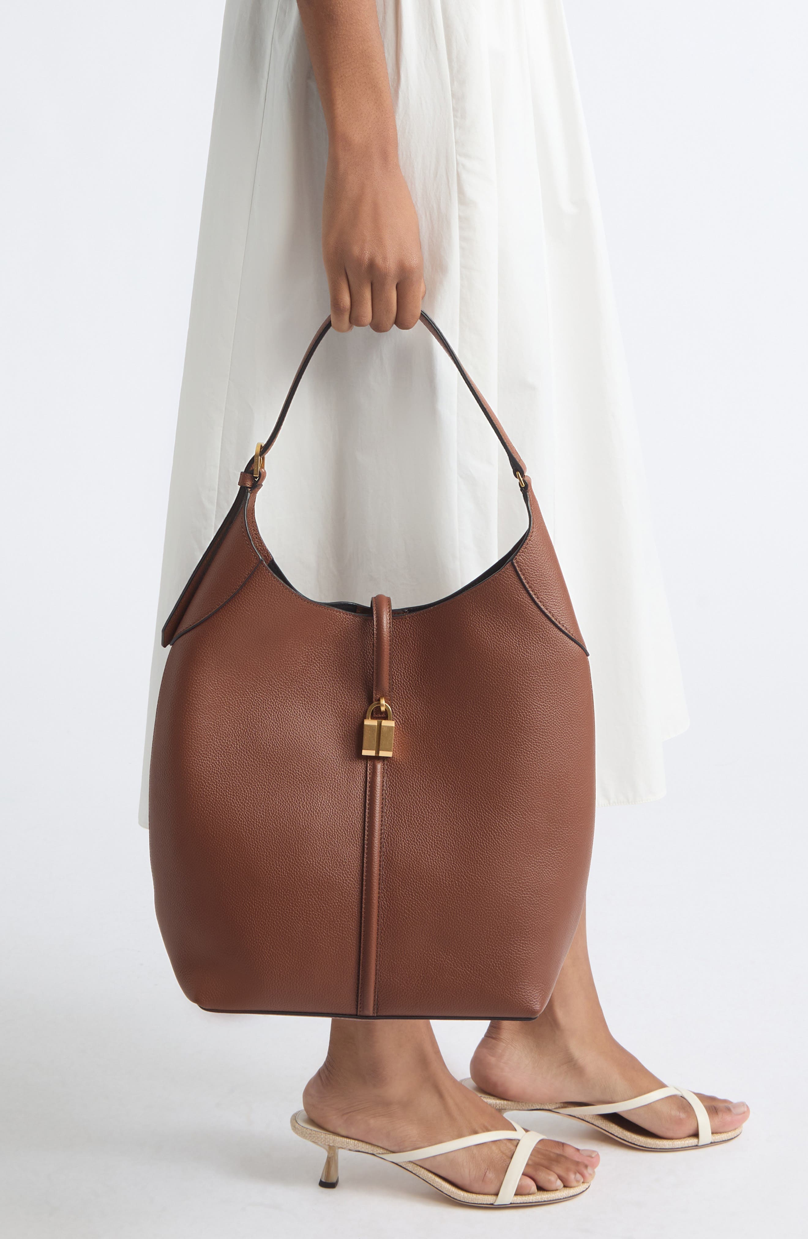The Large Siena Leather Bucket Bag, Alternate, color, TAN