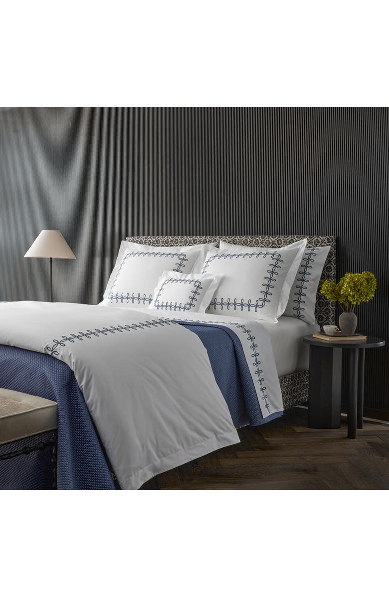 Matouk Gordian Knot 500 Thread Count Cotton Percale Flat Sheet, Alternate, color, Truffle