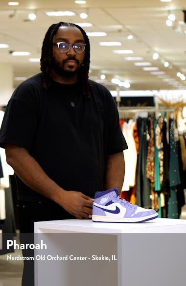 Air Jordan 1 Mid SE Basketball Sneaker