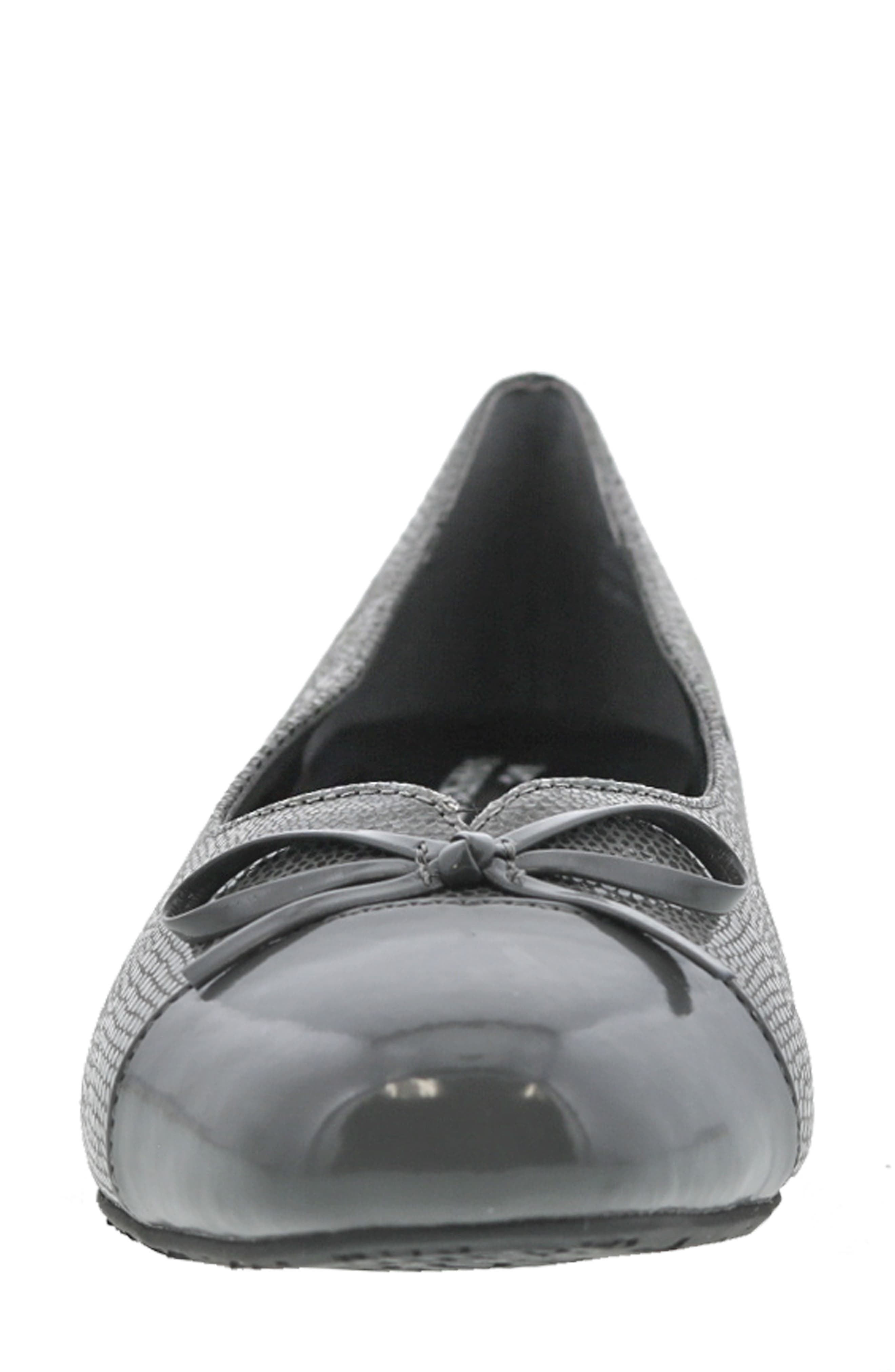 Ros Hommerson Tawnie Bow Cap Toe Pump, Alternate, color, Grey Print Pat Leather