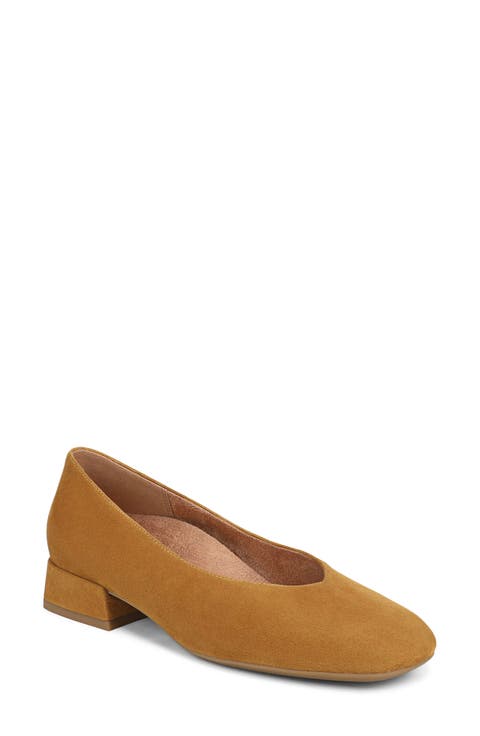Petra Leather Pump