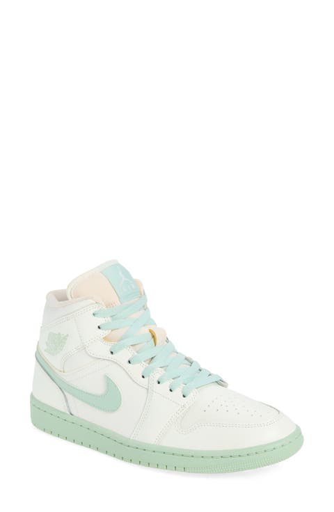 Jordan Air Jordan 1 Mid Sneaker