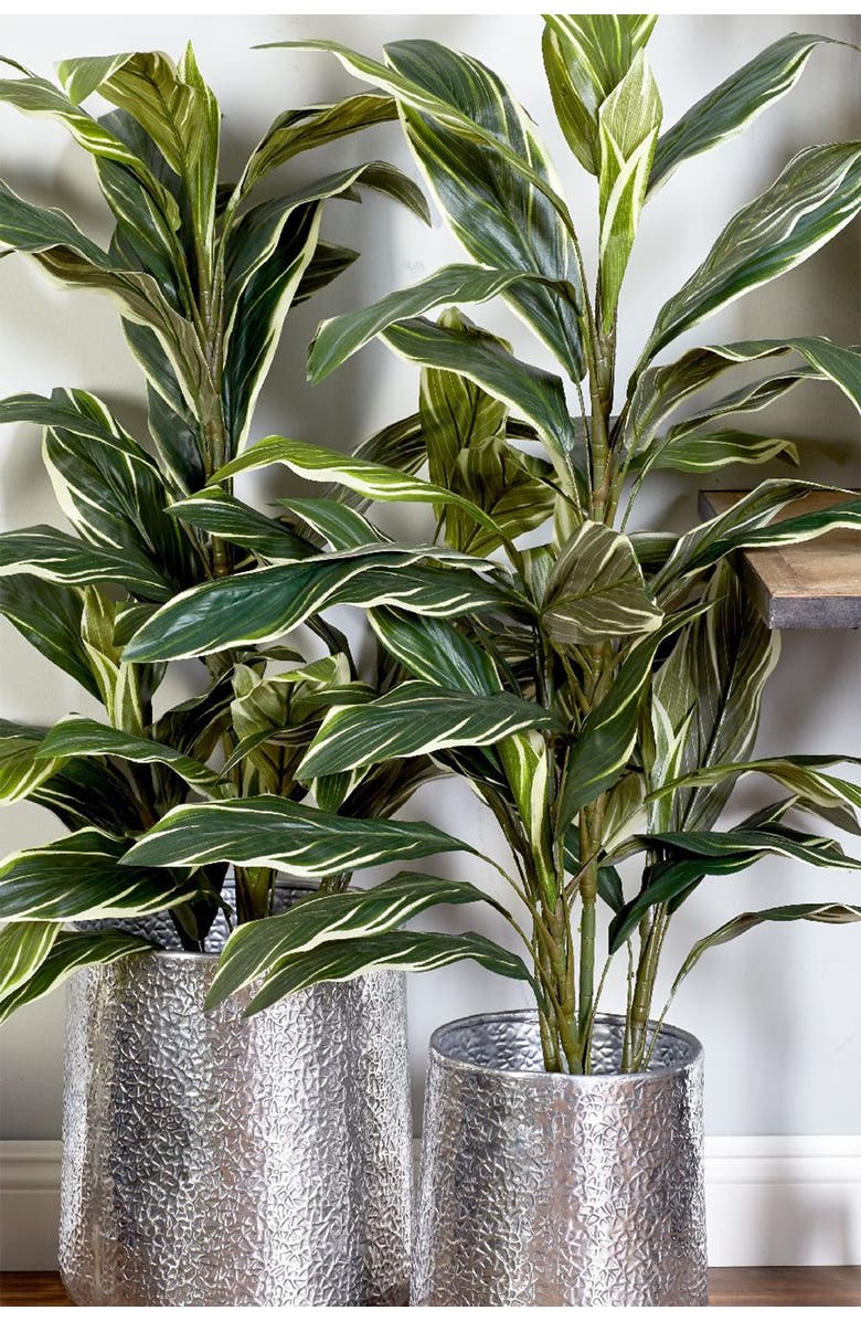 VIVIAN LUNE HOME Silvertone Aluminum Indoor & Outdoor Planter with Hammered Design, Alternate, color, 