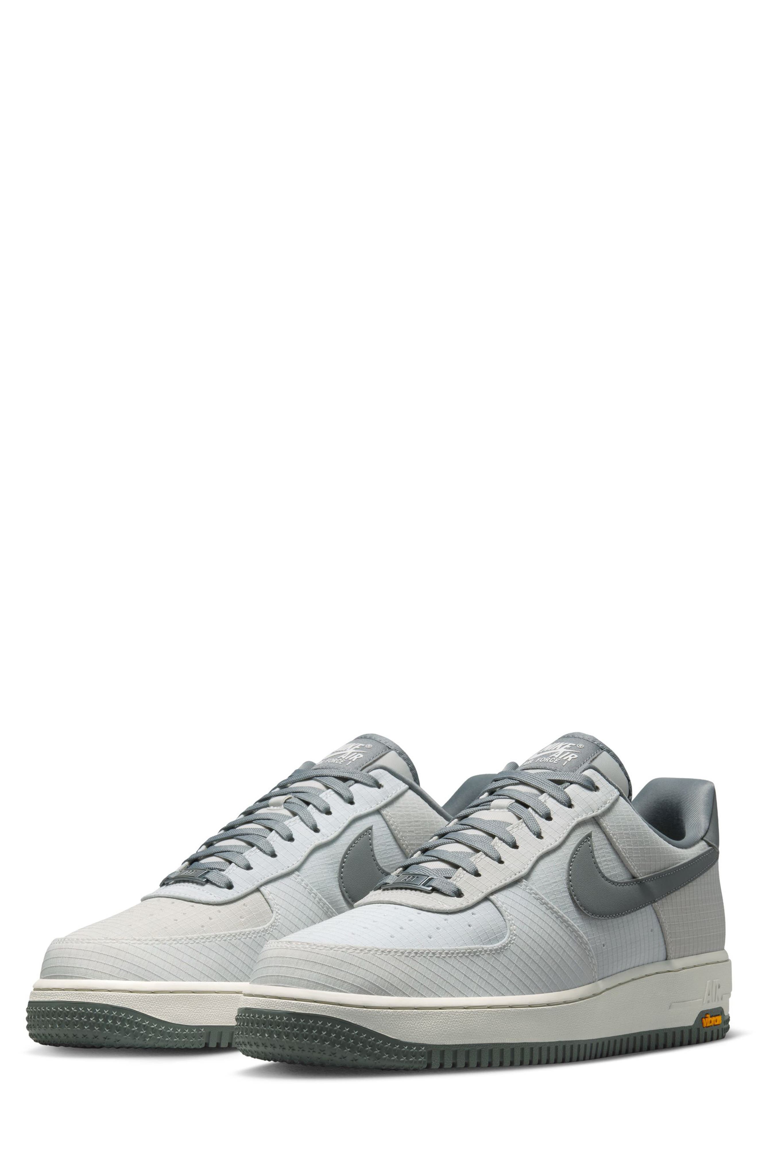 SUMMIT WHITE/ SMOKE GREY