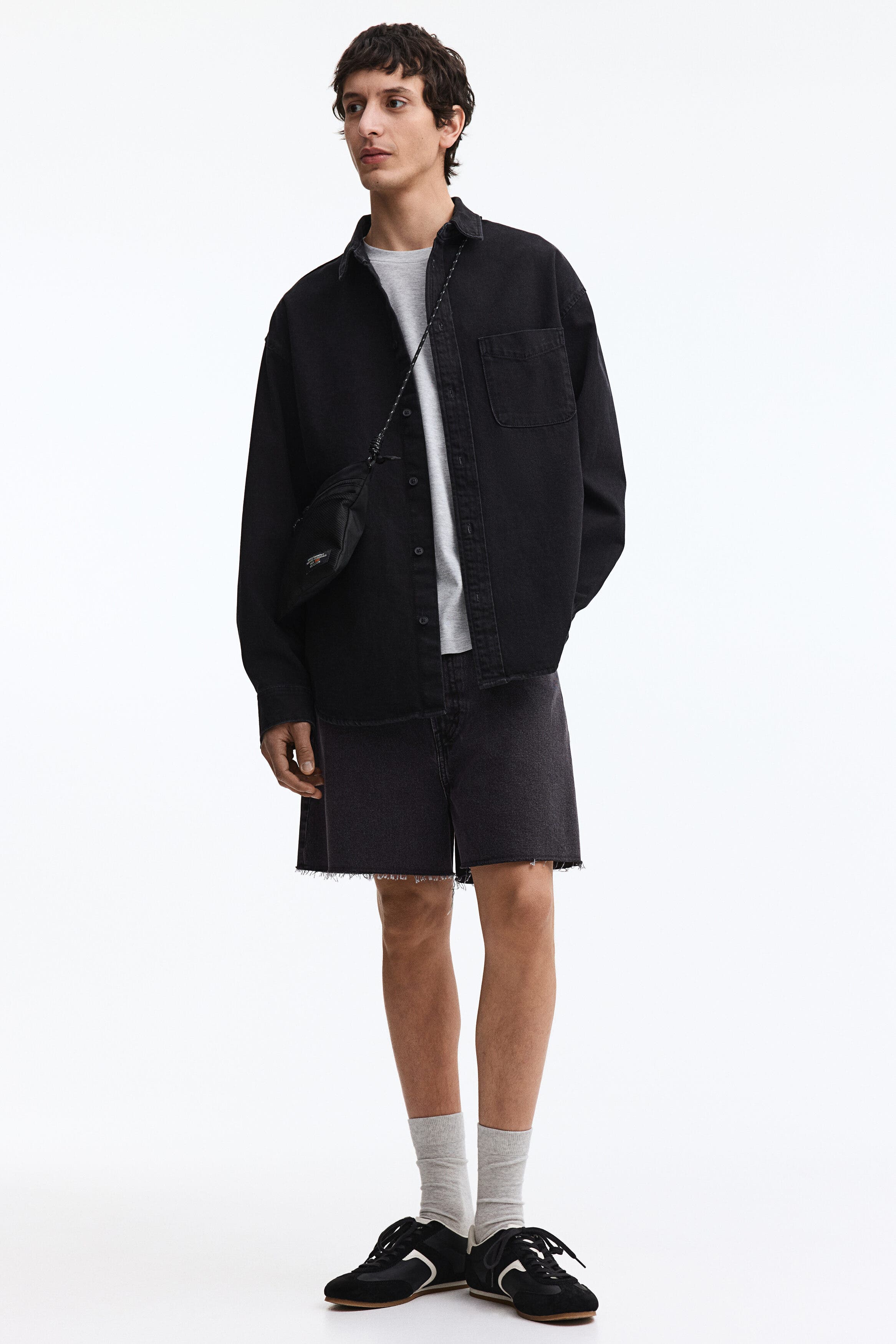 Short baggy denim shorts