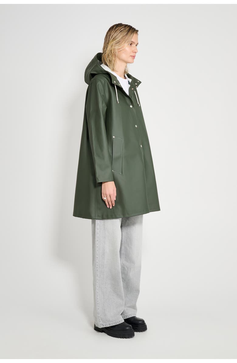 Stutterheim Mosebacke Hooded Long Sleeve Raincoat, Alternate, color, Green
