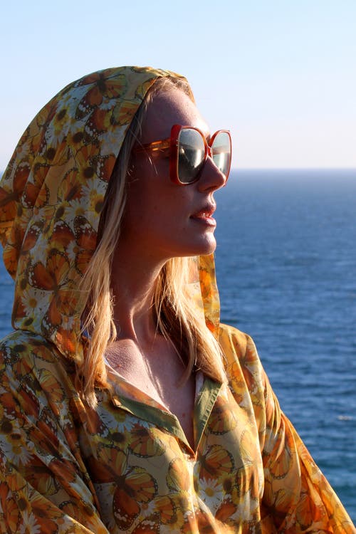 Henelle Hooded Kaftan In Laurel Canyon