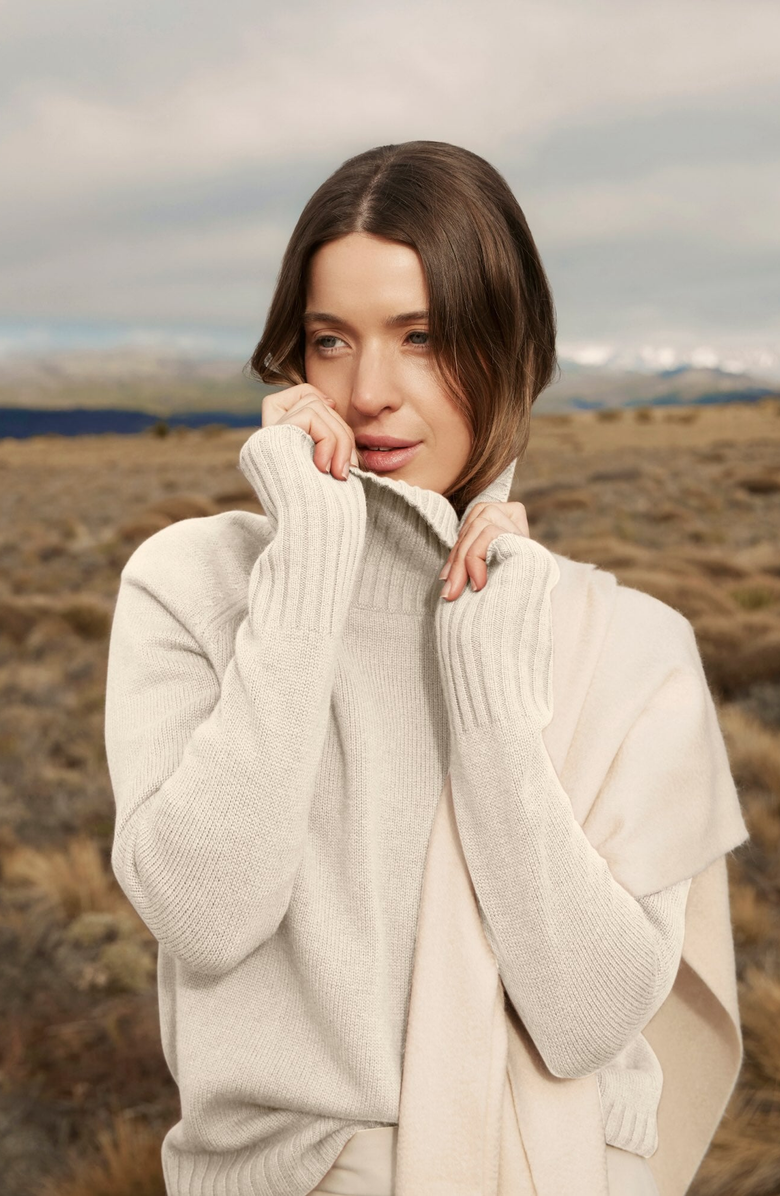 Italic Emma Cashmere Relaxed Turtleneck Sweater, Alternate, color, Ivory