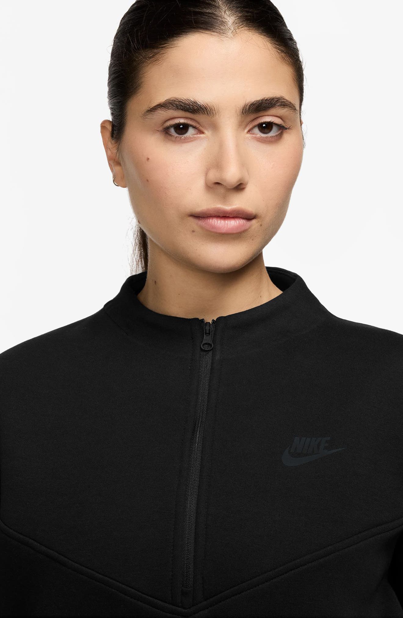 nike essential quarter zip fleece top