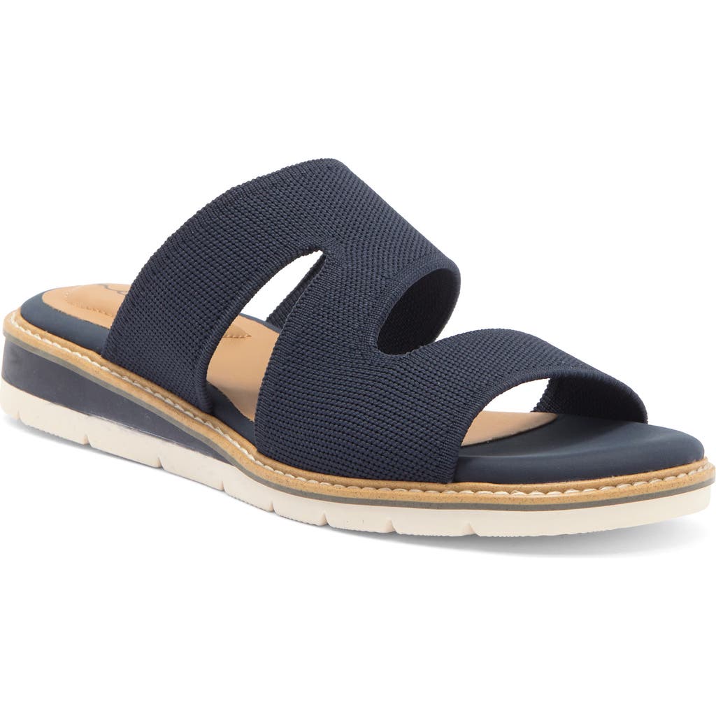 Me Too Hillie Cutout Sandal