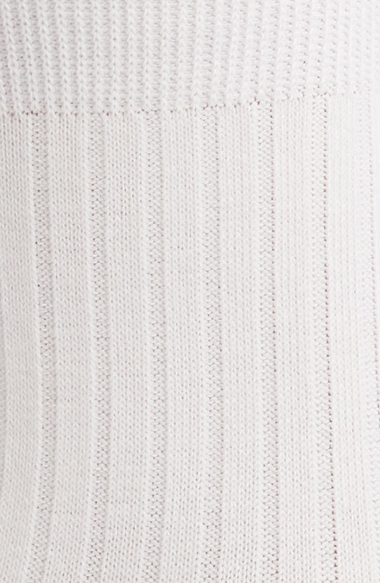 Imitation Pearl Flower Socks - image 4