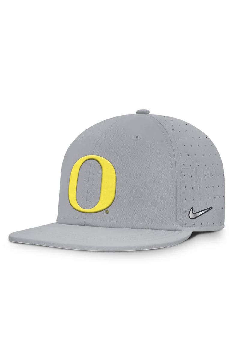 Nike Men's Nike Gray Oregon Ducks On-Field Dugout True Performance Fitted Hat, Main, color, Gray