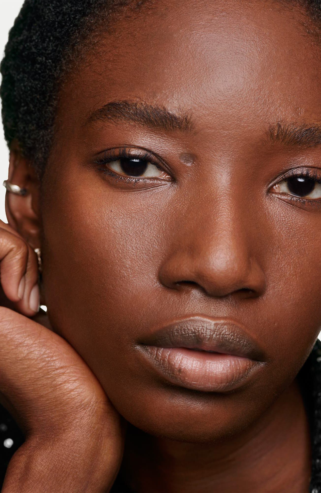 SUBLIMAGE L'ESSENCE DE TEINT Ultimate Serum Foundation: Unifies