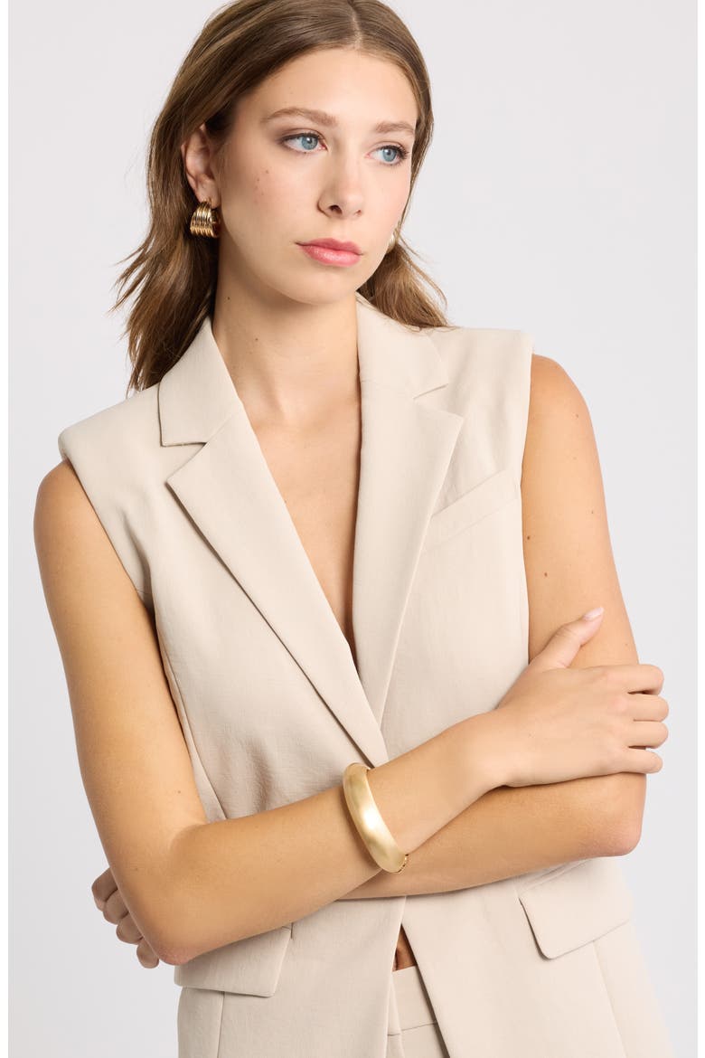 Wide Fluted Hoop Earrings, Alternate, color, GOLD