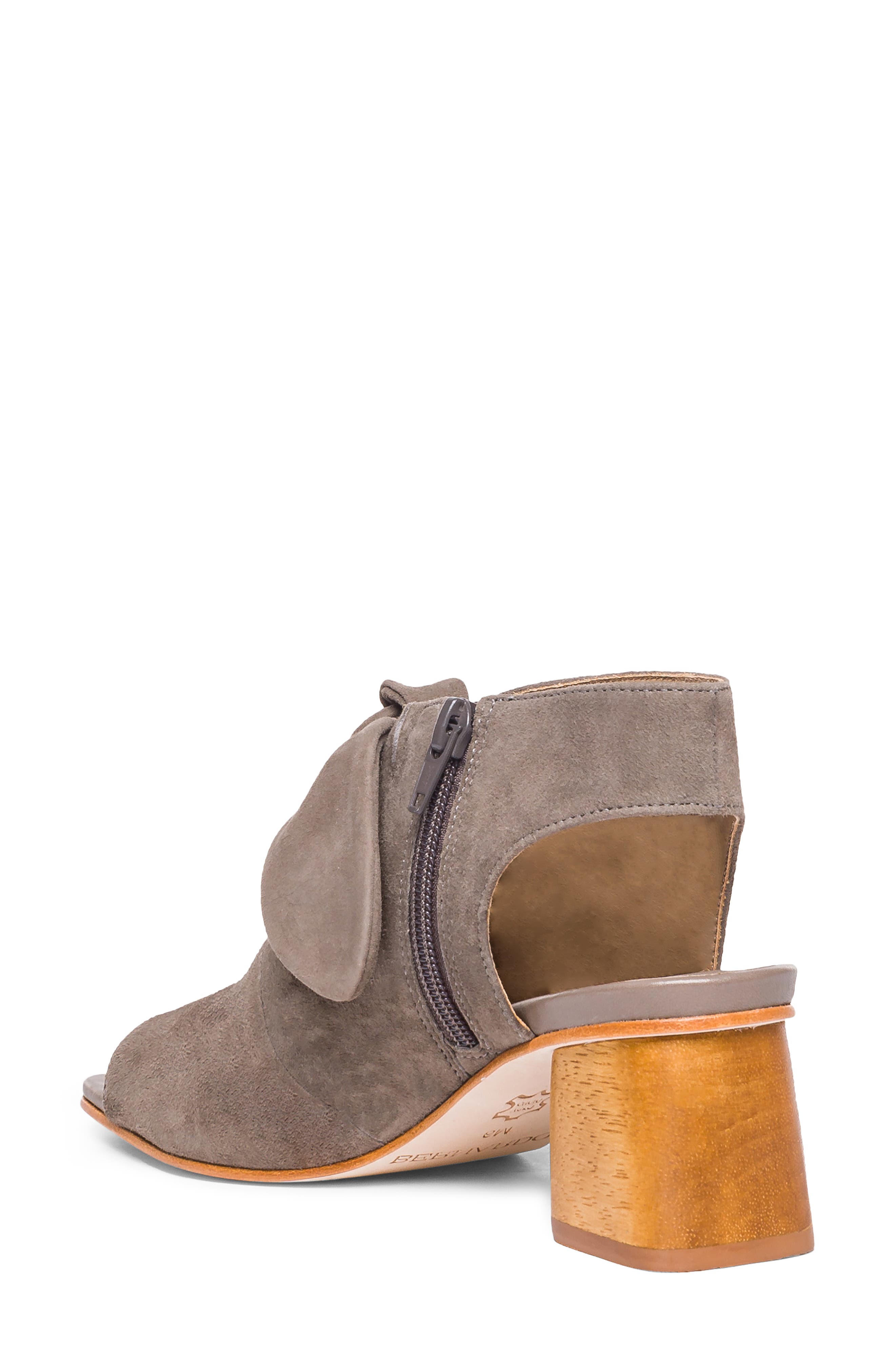 Bernardo Lizzie Sandal, Alternate, color, DUSK SUEDE