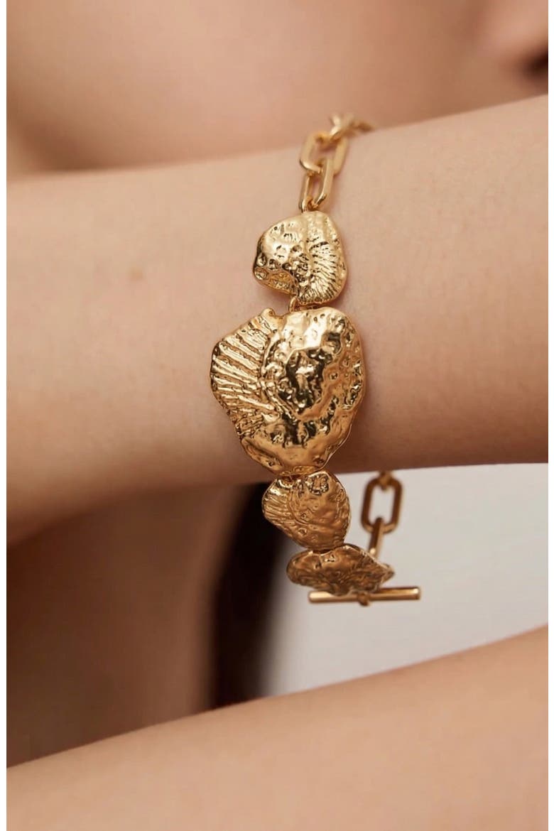Oldeu Shell Maxi Bracelet in Gold, Alternate, color, Gold