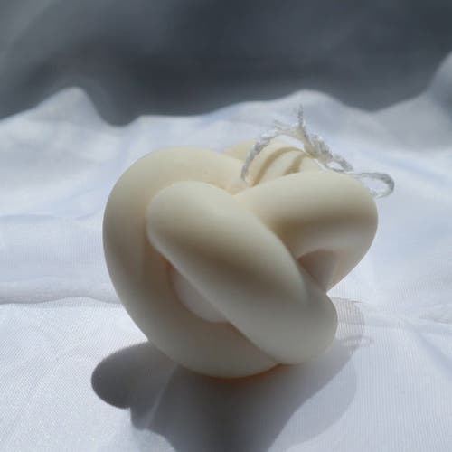 Aaram Luxe The Simple Knot Candle In Natural