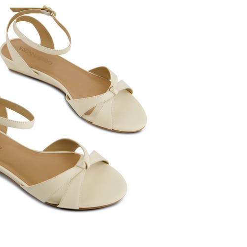 BERNARDO FOOTWEAR BERNARDO FOOTWEAR GARCEL DEMI-WEDGE SANDAL