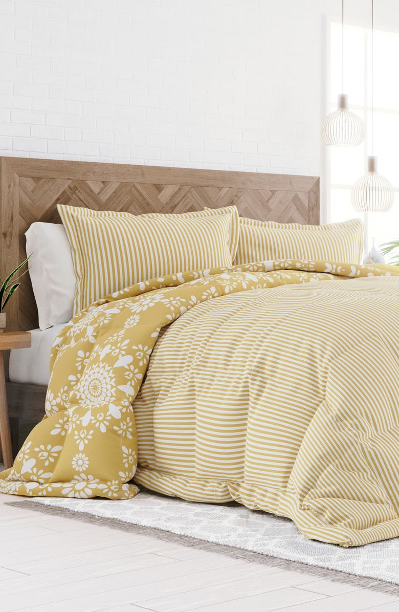 HOMESPUN Premium Ultra Soft Daisy Medallion Reversible Down-Alternative Comforter Set, Alternate, color, Yellow