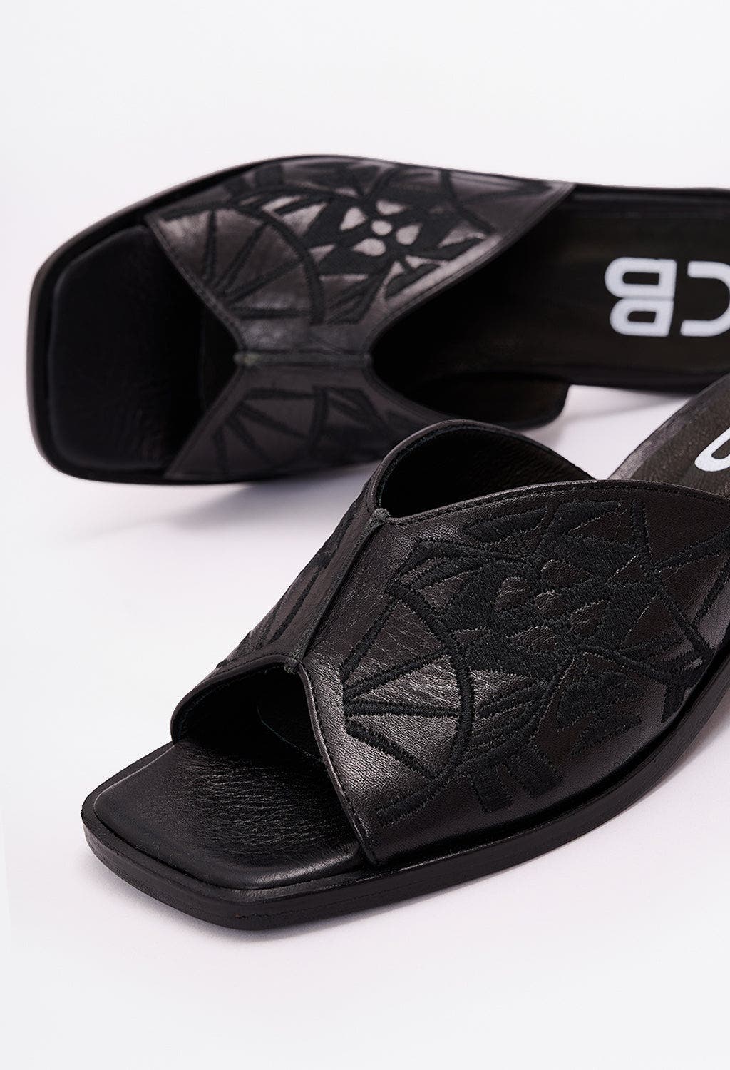 Unconvinced Slide Sandal, Alternate, color, Black