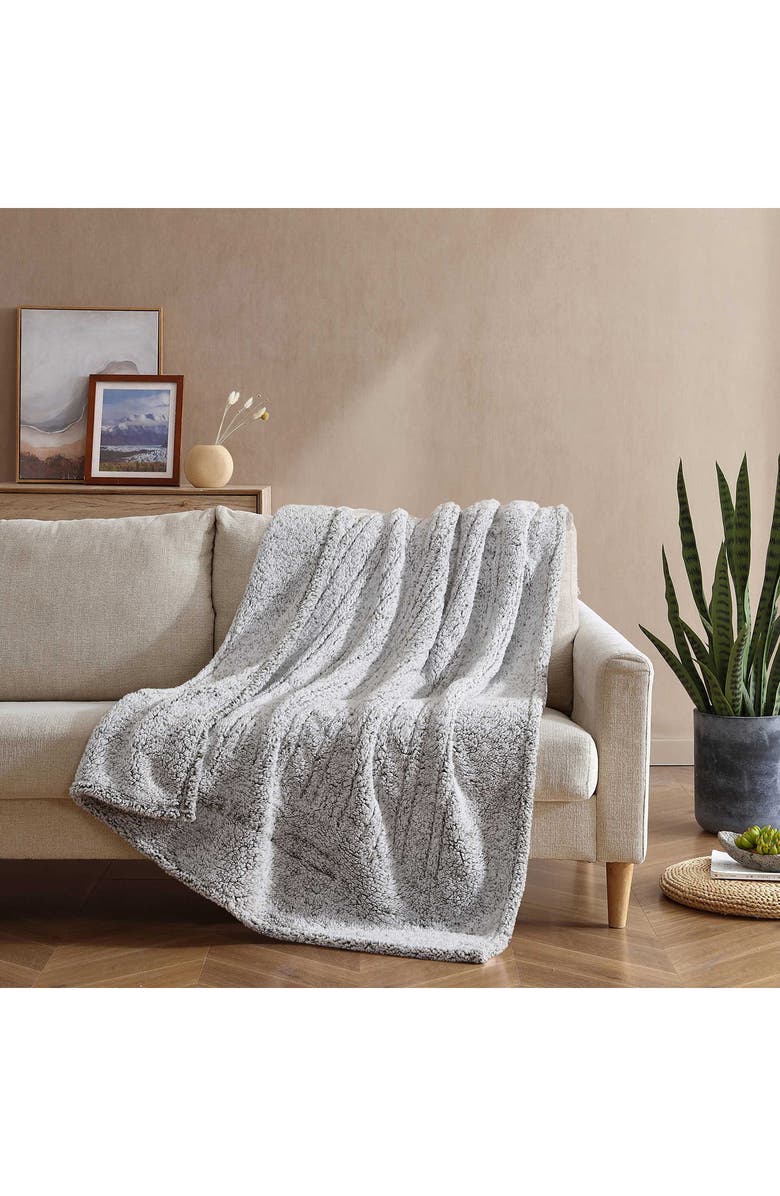 Eddie Bauer Lookout Mountain Tipped Faux Shearling Heated Blanket, Alternate, color, Dark Green