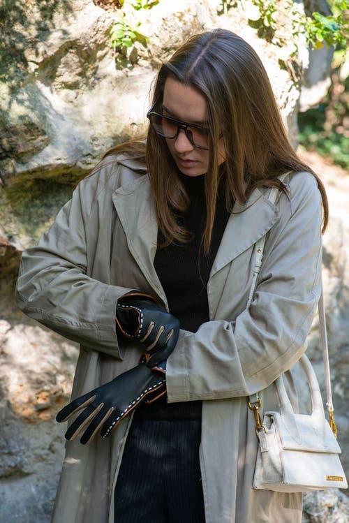 Agnelle Diane Lambskin Glove With Cashmere Lining And Contrast Details In Black