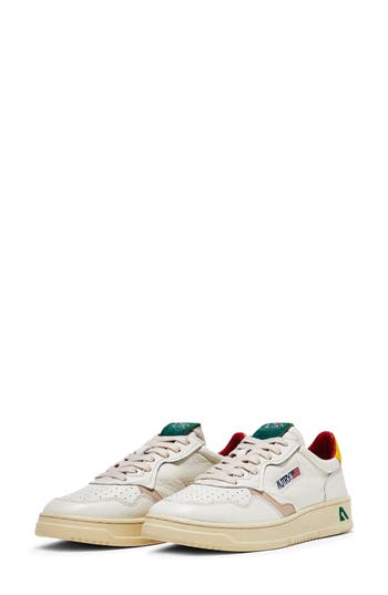 Autry Medalist Low Top Sneaker In White