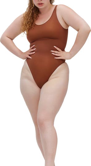 Ultra-thin seamless forming scoop neck bodysuit