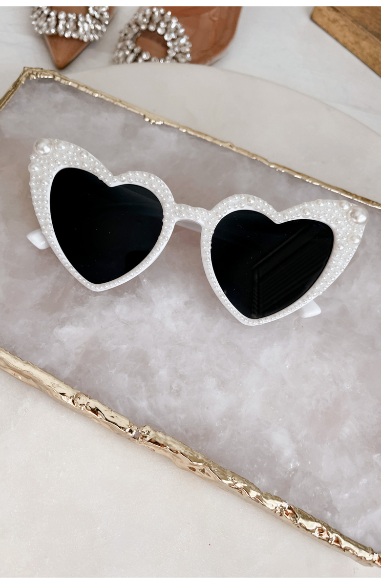 Untamed Petals Marley Sunnies, Alternate, color, White