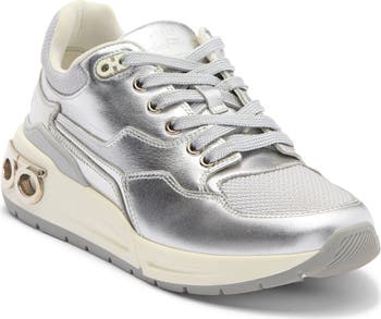 Cosmo Low Top Sneaker