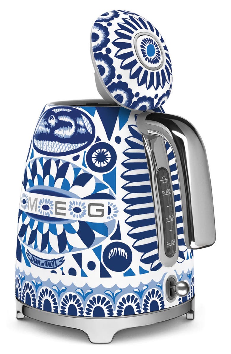 smeg x Dolce & Gabbana Blu Mediterraneo '50s Style 7-Cup Electric Kettle, Alternate, color,