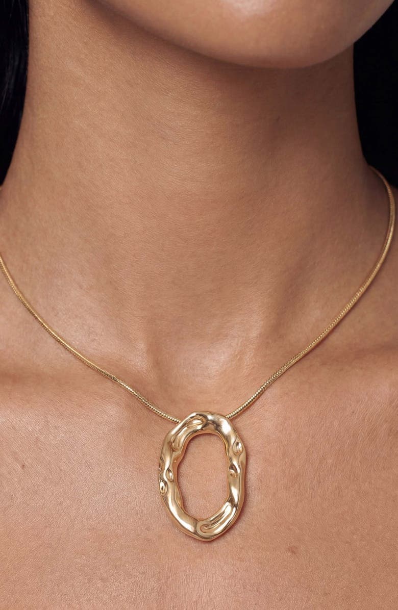 Ettika Molten Oval Pendant Necklace, Alternate, color, Gold