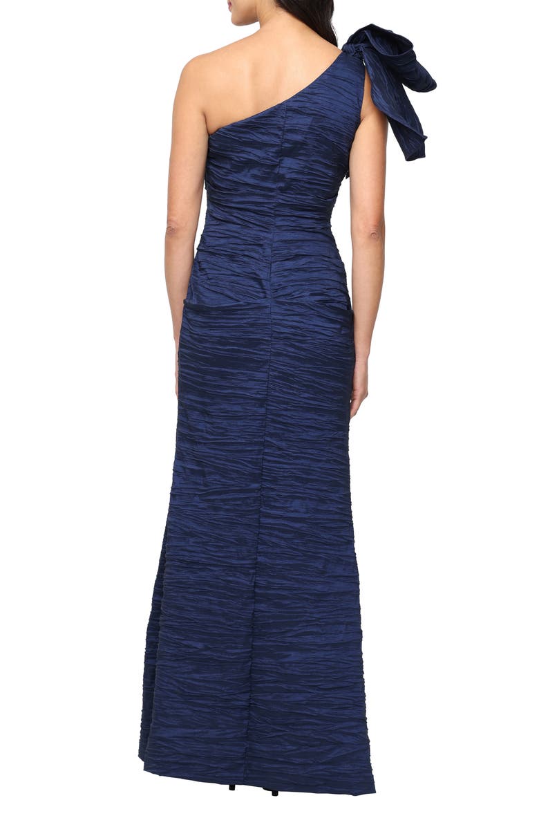 Alex Evenings Bow Detail One-Shoulder Ruched Satin Gown, Alternate, color, Navy