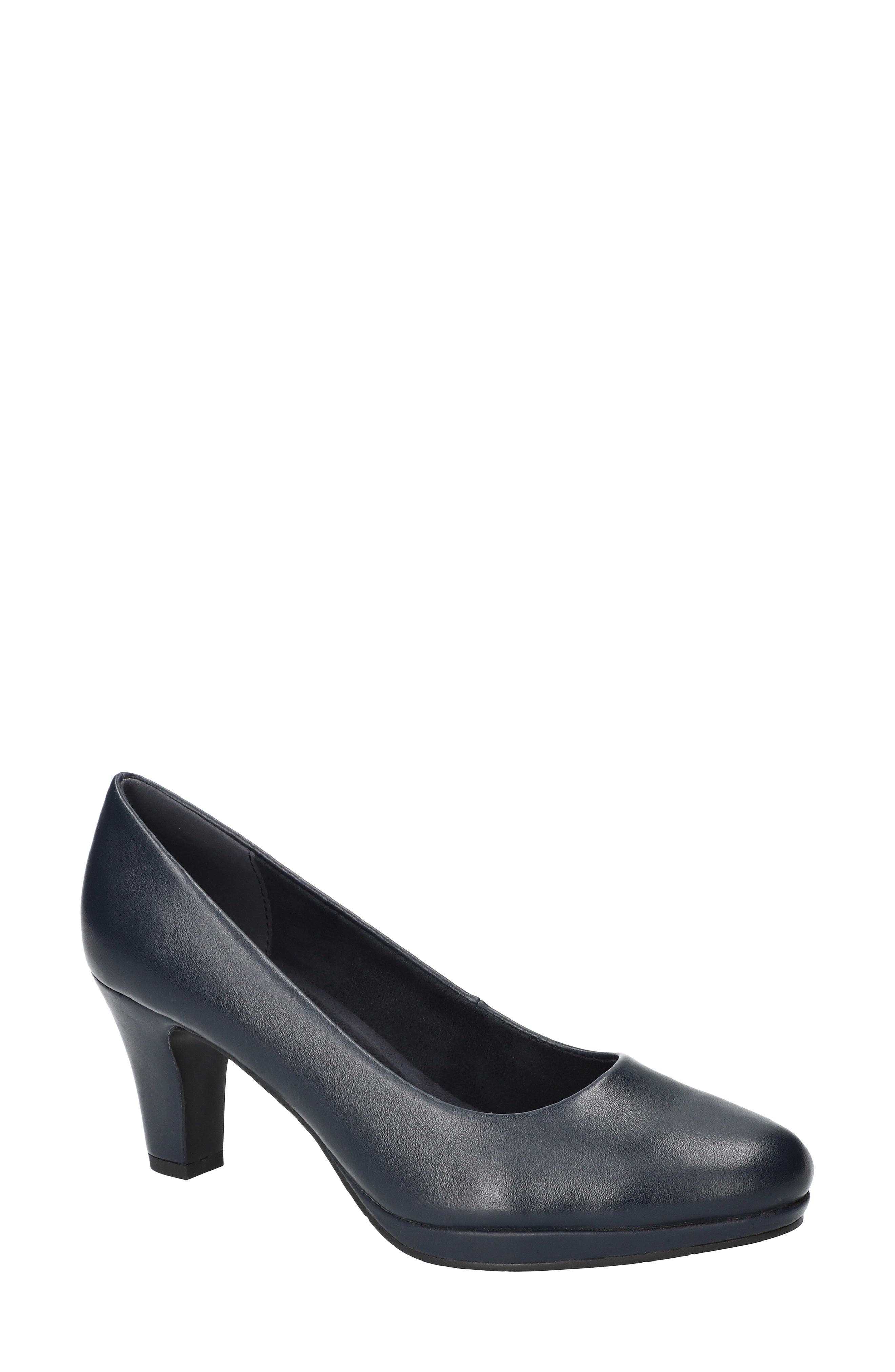 EASY STREET Amber Pump in Navy 
