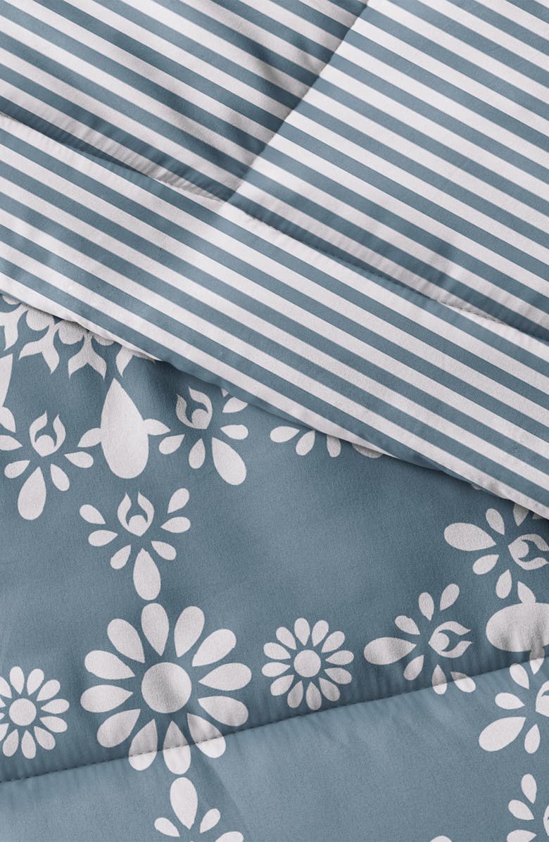 HOMESPUN Premium Ultra Soft Daisy Medallion Reversible Down-Alternative Comforter Set, Alternate, color, Light Blue