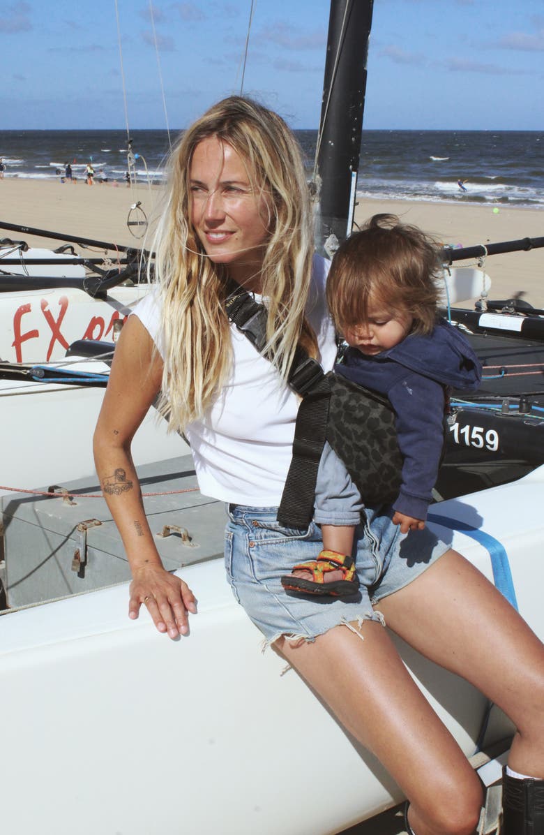 WILDRIDE Toddler Carrier, Alternate, color, Grey/ Black Leopard Pattern