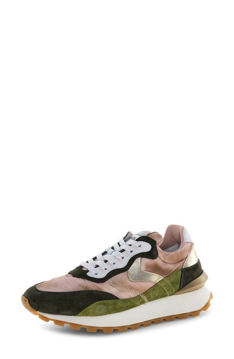 Qwark Hype Sneaker (Women)