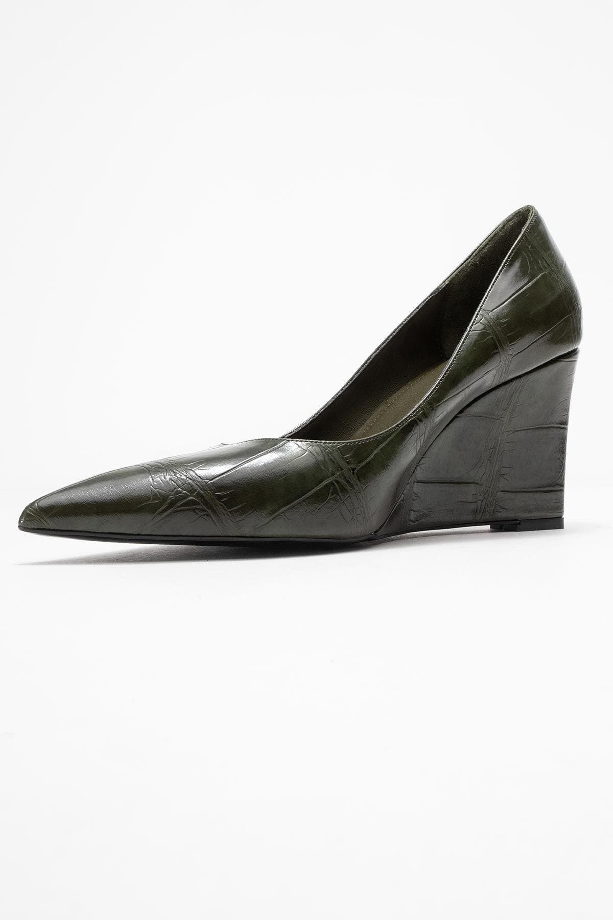 Puera Pointed Toe Wedge Pump, Alternate, color, Green Printed