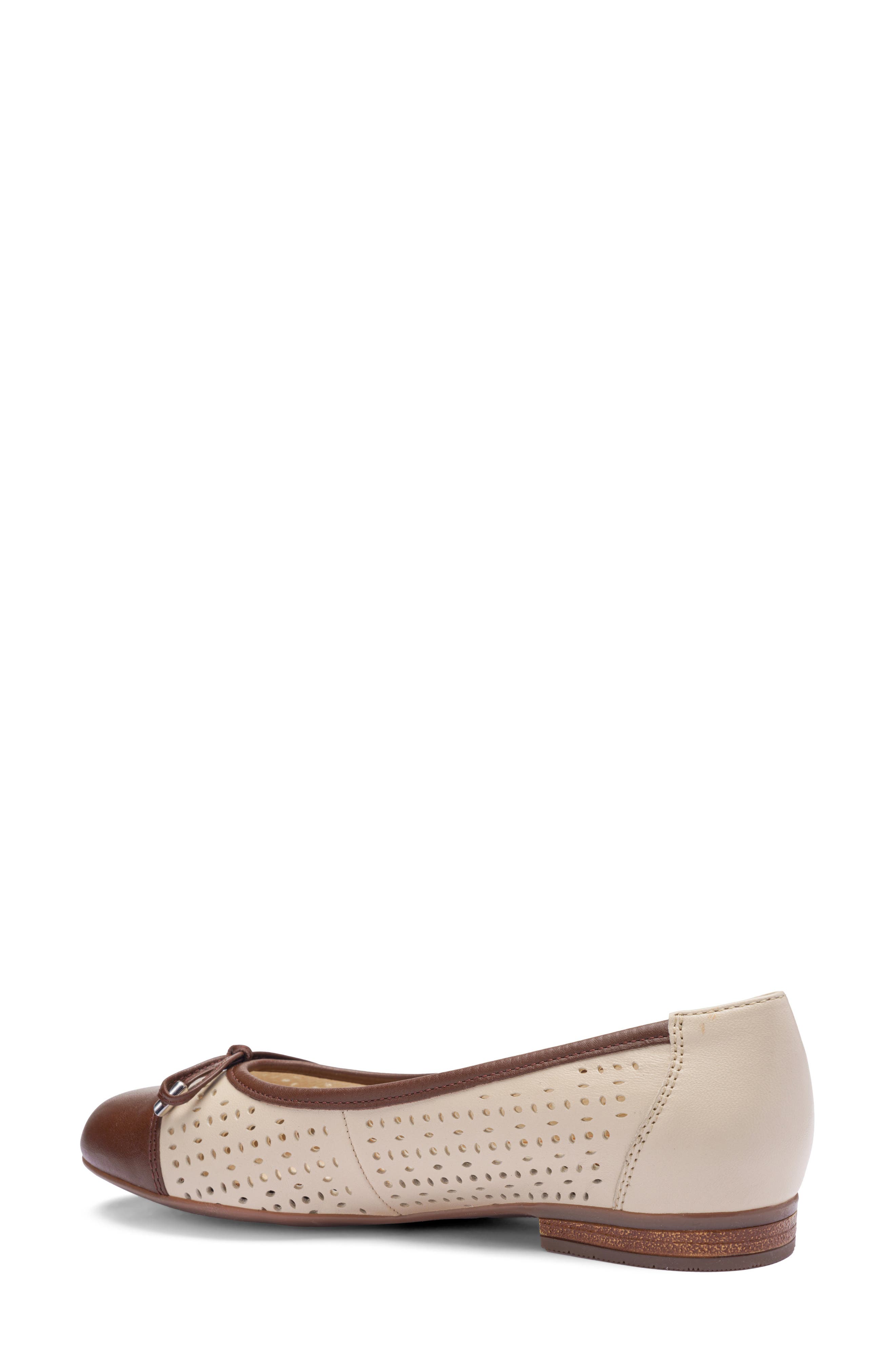 Sangria Cap Toe Flat, Alternate, color, MOCCA/ BEACH