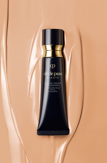 clé de peau Radiant Cream Foundation 25g Clé de Peau Beauté Radiant Cream Foundation SPF 25 | Saks